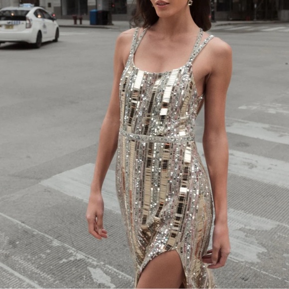 NWT Mac Duggal Nude Halter Neck Embellished Detailed Back Metallic Gown 93981 - Picture 3 of 8